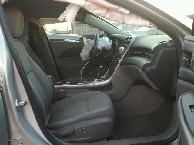 1G11B5SA2DF356916 - 2013 CHEVROLET MALIBU LS 银色 照片 5