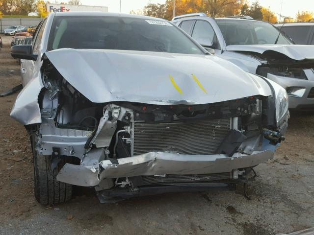 1G11B5SA2DF356916 - 2013 CHEVROLET MALIBU LS 银色 照片 9