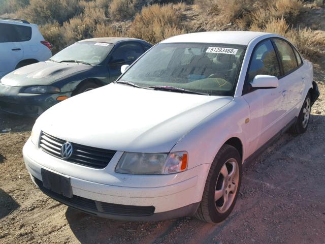 WVWMD63B7XE455172 - 1999 VOLKSWAGEN PASSAT GLS WHITE photo 2