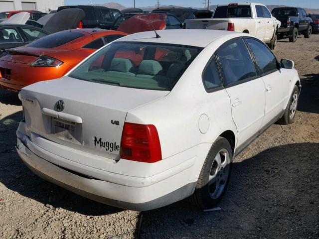 WVWMD63B7XE455172 - 1999 VOLKSWAGEN PASSAT GLS WHITE photo 4