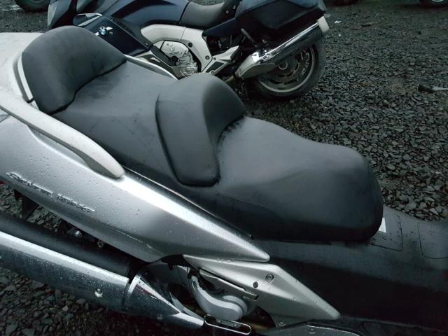 JH2PF01144K201731 - 2004 HONDA FSC600 D SILVER photo 6