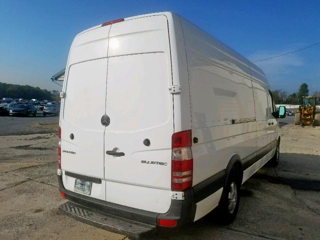 WD3PE8DC2E5873952 - 2014 MERCEDES-BENZ SPRINTER 2 WHITE photo 4