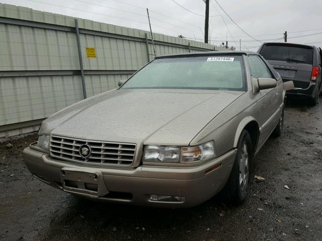 1G6ET12982B104339 - 2002 CADILLAC ELDORADO T GOLD photo 2