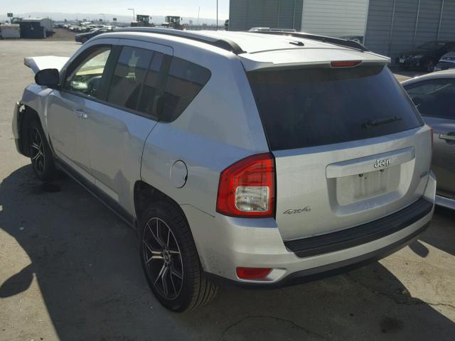 1J4NF1FB3BD240152 - 2011 JEEP COMPASS SP 银色 照片 3