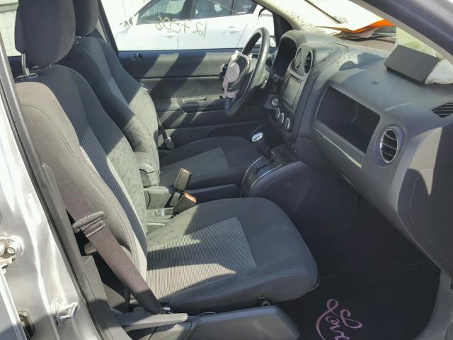 1J4NF1FB3BD240152 - 2011 JEEP COMPASS SP 银色 照片 5