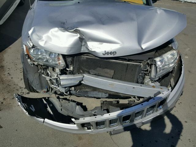 1J4NF1FB3BD240152 - 2011 JEEP COMPASS SP 银色 照片 7