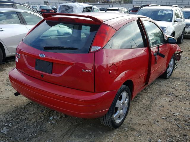 3FAFP31N65R102983 - 2005 FORD FOCUS ZX3 RED photo 4