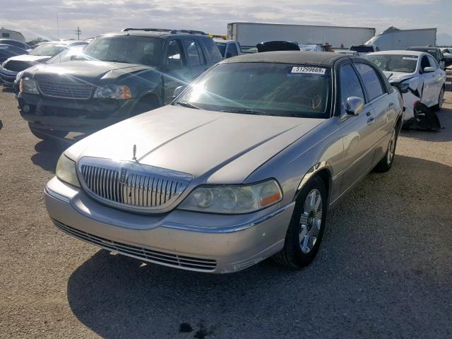 1LNHM83W34Y682333 - 2004 LINCOLN TOWN CAR U SILVER photo 2