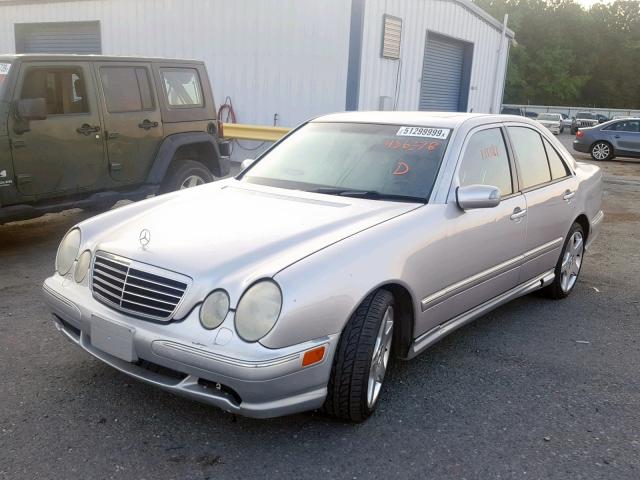 WDBJF74J72B436378 - 2002 MERCEDES-BENZ E 55 AMG SILVER photo 2