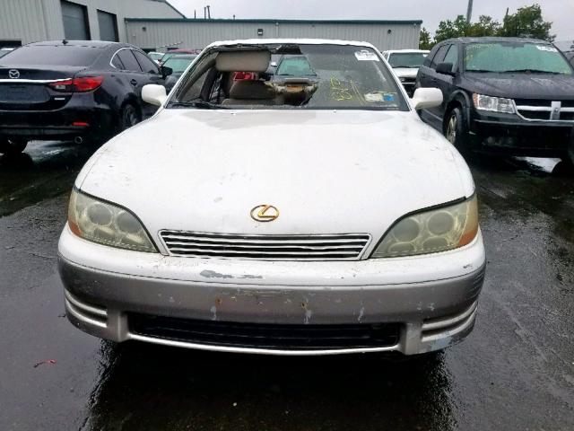 JT8GK13T8R0031495 - 1994 LEXUS ES 300 WHITE photo 9