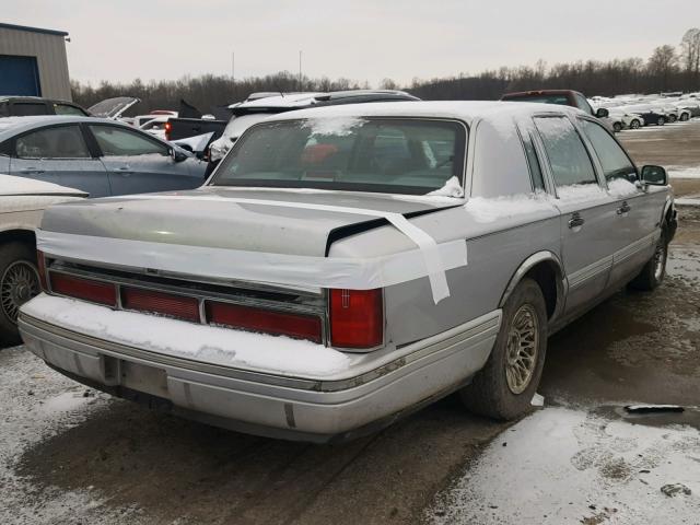 1LNLM81WXVY674941 - 1997 LINCOLN TOWN CAR E SILVER photo 4