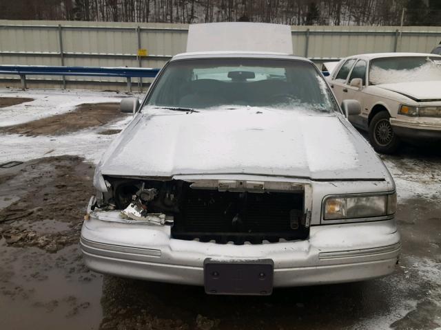 1LNLM81WXVY674941 - 1997 LINCOLN TOWN CAR E SILVER photo 7