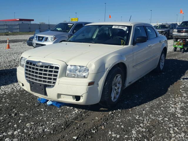 2C3KA43R38H129059 - 2008 CHRYSLER 300 LX WHITE photo 2