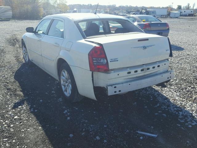 2C3KA43R38H129059 - 2008 CHRYSLER 300 LX WHITE photo 3