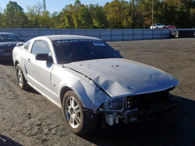 1ZVHT82H755245574 - 2005 FORD MUSTANG GT SILVER photo 1