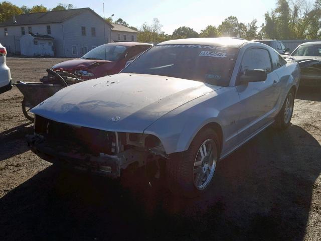 1ZVHT82H755245574 - 2005 FORD MUSTANG GT SILVER photo 2