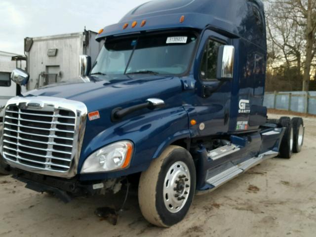 1FUJGLD62FLGB5065 - 2015 FREIGHTLINER CASCADIA 1 BLUE photo 2