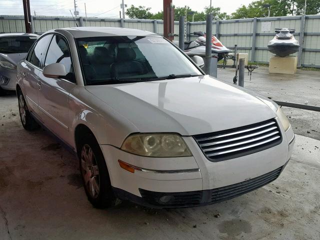 WVWAD63BX5E018699 - 2005 VOLKSWAGEN PASSAT GLS WHITE photo 1