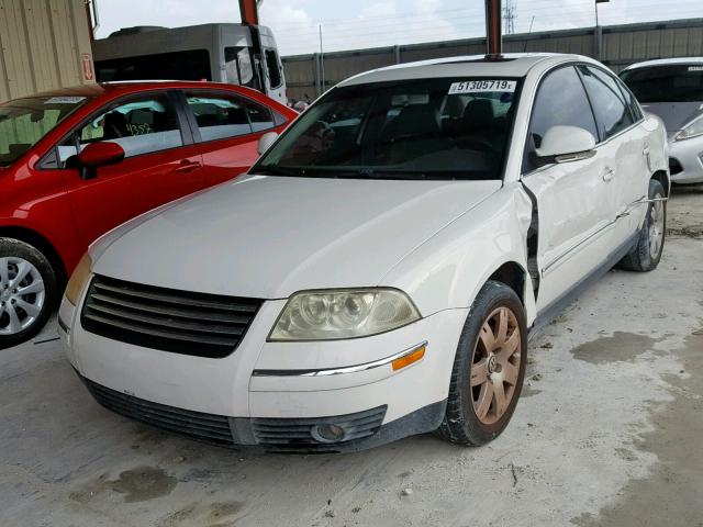 WVWAD63BX5E018699 - 2005 VOLKSWAGEN PASSAT GLS WHITE photo 2