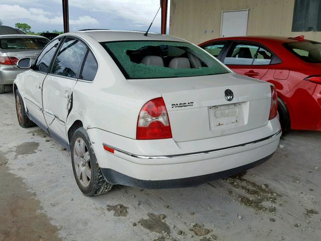 WVWAD63BX5E018699 - 2005 VOLKSWAGEN PASSAT GLS WHITE photo 3