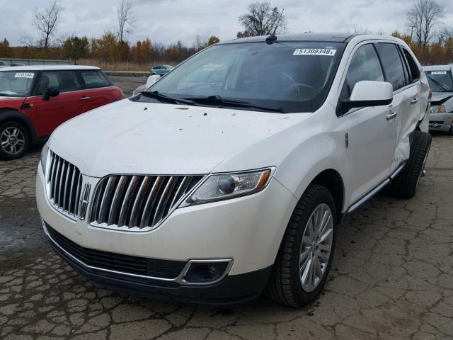 2LMDJ8JK0BBJ11212 - 2011 LINCOLN MKX WHITE photo 2