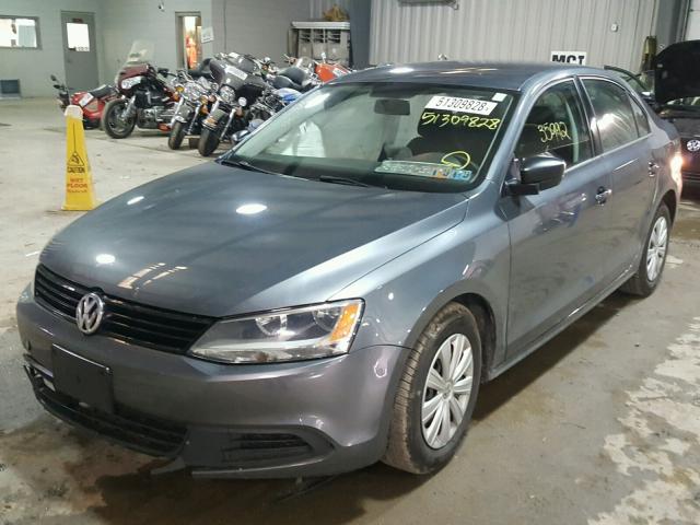 3VW1K7AJ6EM417560 - 2014 VOLKSWAGEN JETTA BASE CHARCOAL photo 2