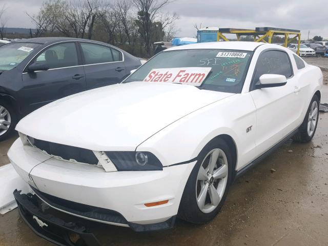 1ZVBP8CH7A5181717 - 2010 FORD MUSTANG GT WHITE photo 2