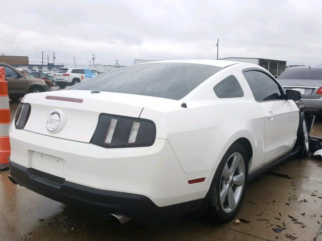 1ZVBP8CH7A5181717 - 2010 FORD MUSTANG GT WHITE photo 4