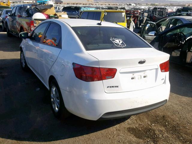 KNAFU4A26D5737408 - 2013 KIA FORTE EX WHITE photo 3