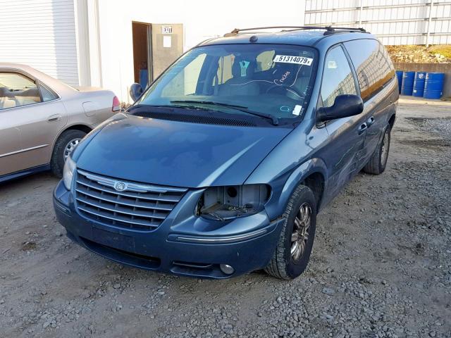 2C8GP54L05R421935 - 2005 CHRYSLER TOWN & COU BLUE photo 2