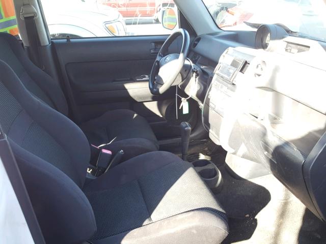 JTLKT324350191135 - 2005 TOYOTA SCION XB Ақ фото 5