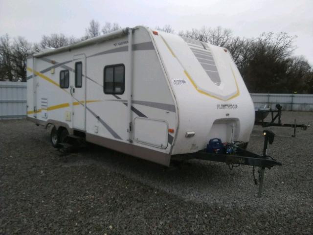 4CF2F272151500329 - 2005 FLEE CAMPER WHITE photo 1