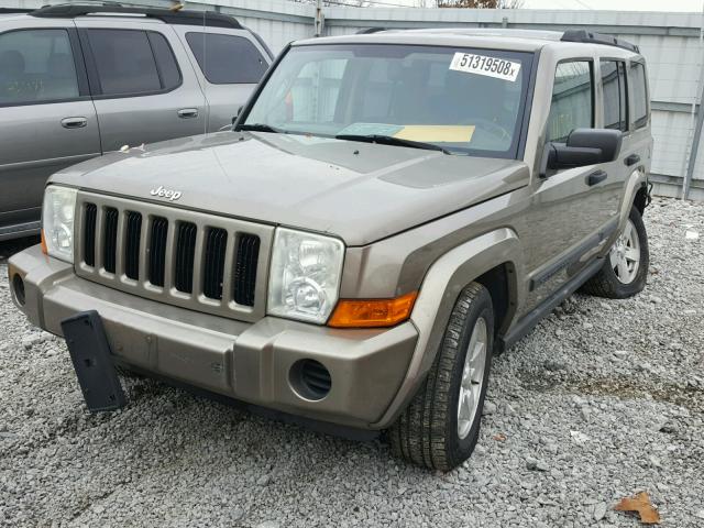 1J8HG48K96C123291 - 2006 JEEP COMMANDER BEIGE photo 2