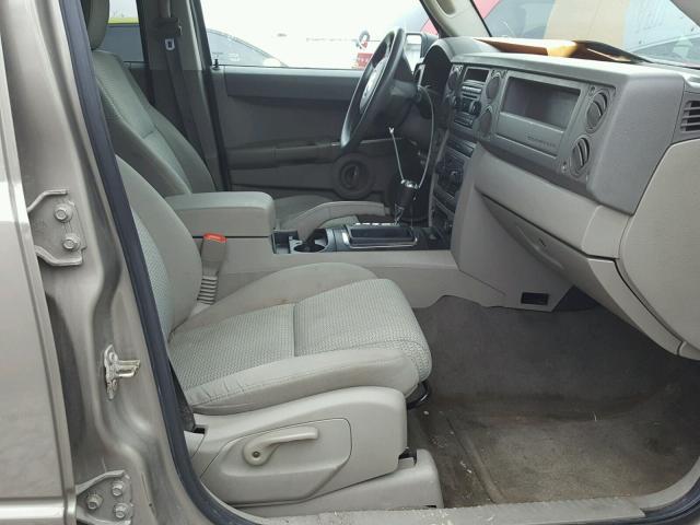1J8HG48K96C123291 - 2006 JEEP COMMANDER BEIGE photo 5