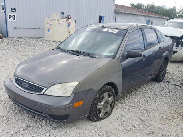 1FAFP34N35W219428 - 2005 FORD FOCUS ZX4 GRAY photo 2