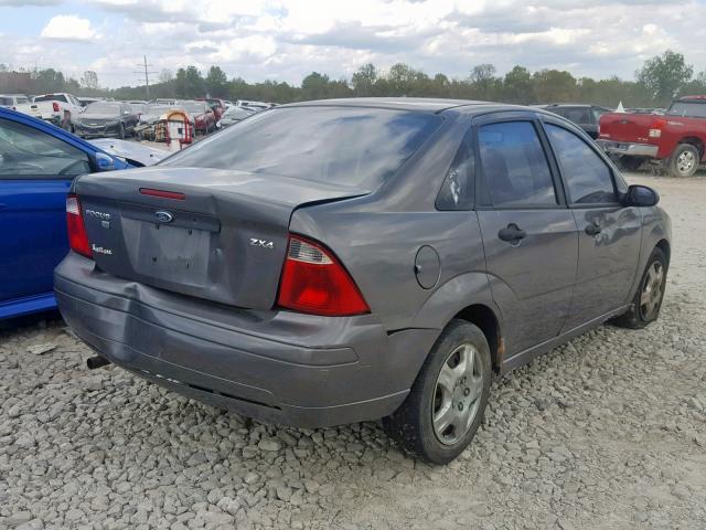 1FAFP34N35W219428 - 2005 FORD FOCUS ZX4 GRAY photo 4