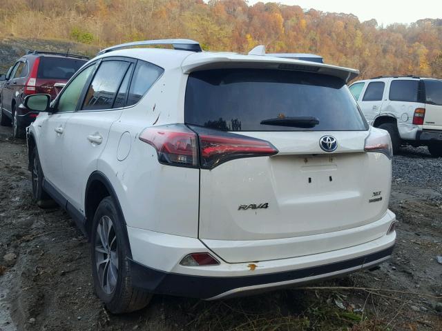 JTMRJREV1GD025716 - 2016 TOYOTA RAV4 HV XL WHITE photo 3