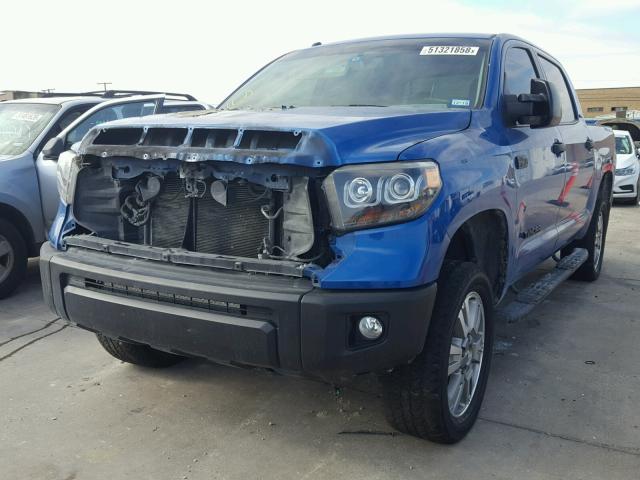 5TFDW5F18GX506951 - 2016 TOYOTA TUNDRA CRE BLUE photo 2