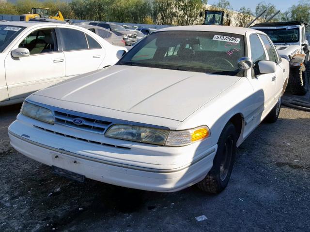 2FALP71W5VX124462 - 1997 FORD CROWN VICT WHITE photo 2