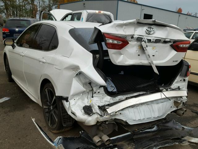 4T1B61HK5JU005901 - 2018 TOYOTA CAMRY XSE WHITE photo 3