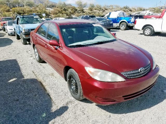 JTDBE30K520077074 - 2002 TOYOTA CAMRY LE RED photo 1