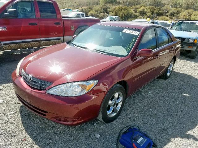 JTDBE30K520077074 - 2002 TOYOTA CAMRY LE RED photo 2