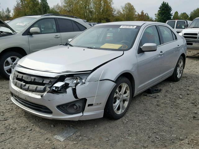 3FAHP0HA4CR302476 - 2012 FORD FUSION SE SILVER photo 2