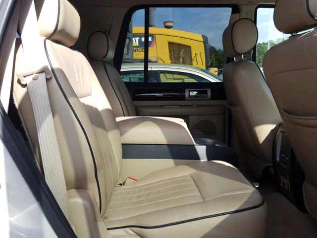 5LMFU27566LJ29002 - 2006 LINCOLN NAVIGATOR Biały zdjęcie 6