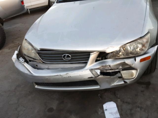 JTHBD192840089943 - 2004 LEXUS IS 300 SILVER photo 9