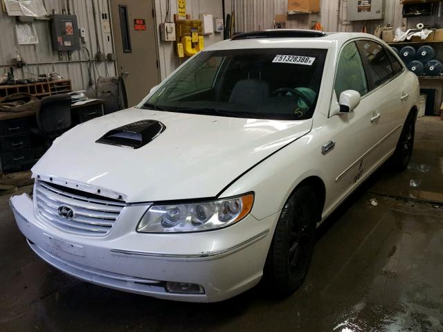 KMHFC46F77A192361 - 2007 HYUNDAI AZERA SE WHITE photo 2