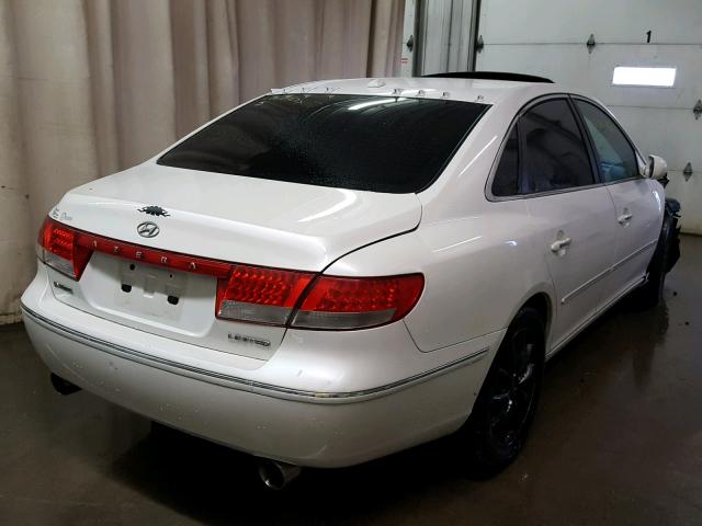 KMHFC46F77A192361 - 2007 HYUNDAI AZERA SE WHITE photo 4