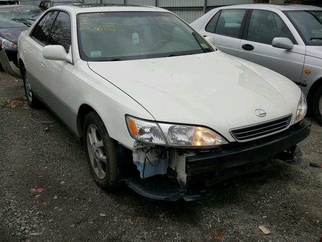 JT8BF28G9Y5096826 - 2000 LEXUS ES 300 WHITE photo 1