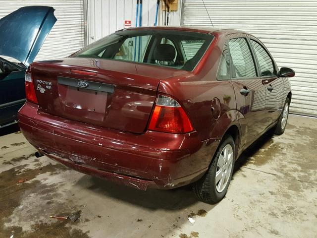 1FAHP34N87W160985 - 2007 FORD FOCUS ZX4 MAROON photo 4