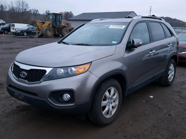 5XYKT3A68DG350108 - 2013 KIA SORENTO LX SILVER photo 2